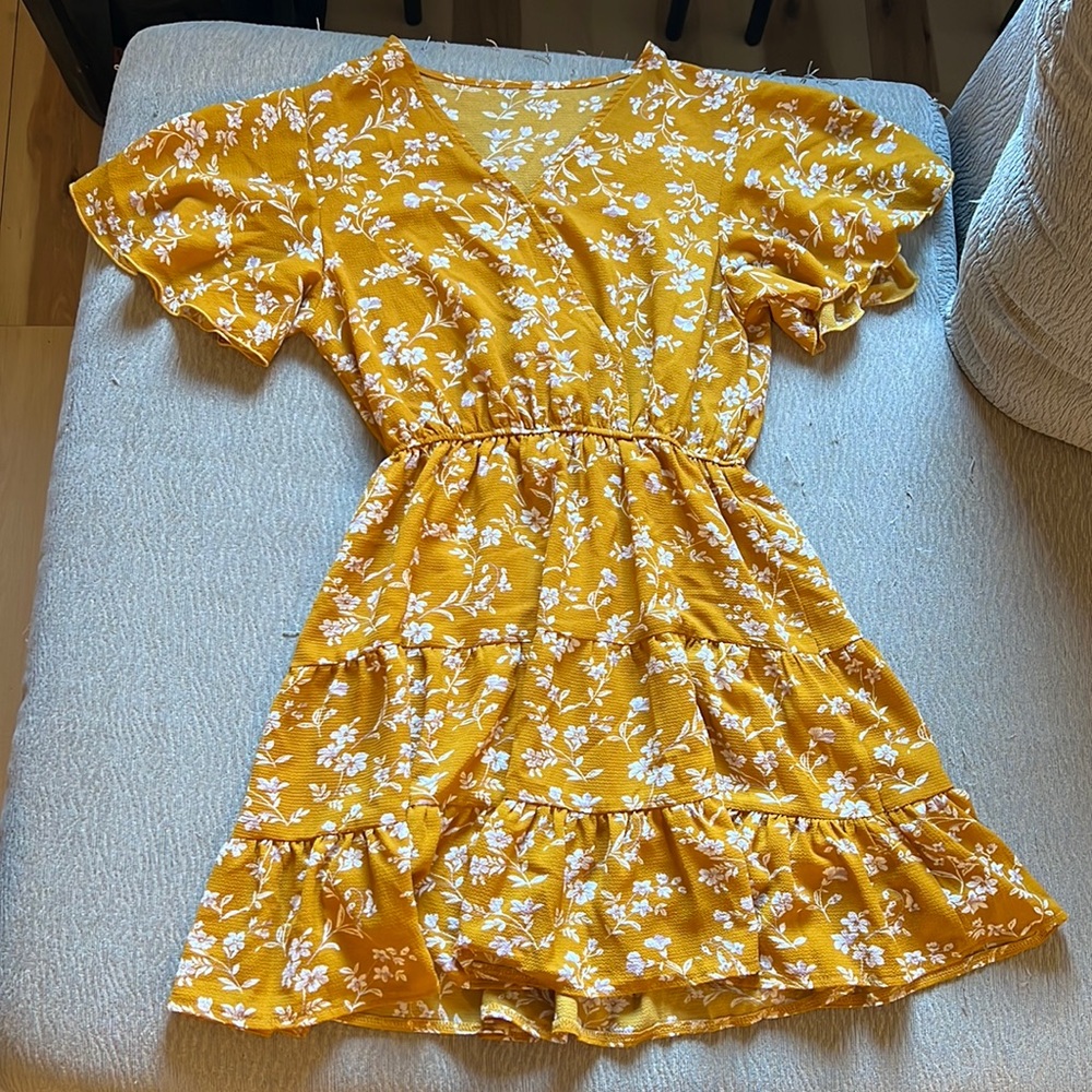 Flowy spring floral dress.